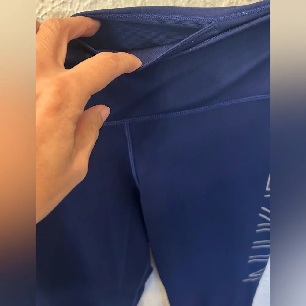 NIKE DRI FIT BLUE WOMEN'S SIDE LOGO‎ METALLIC SILVER RUNNING TIGHTS SZ M